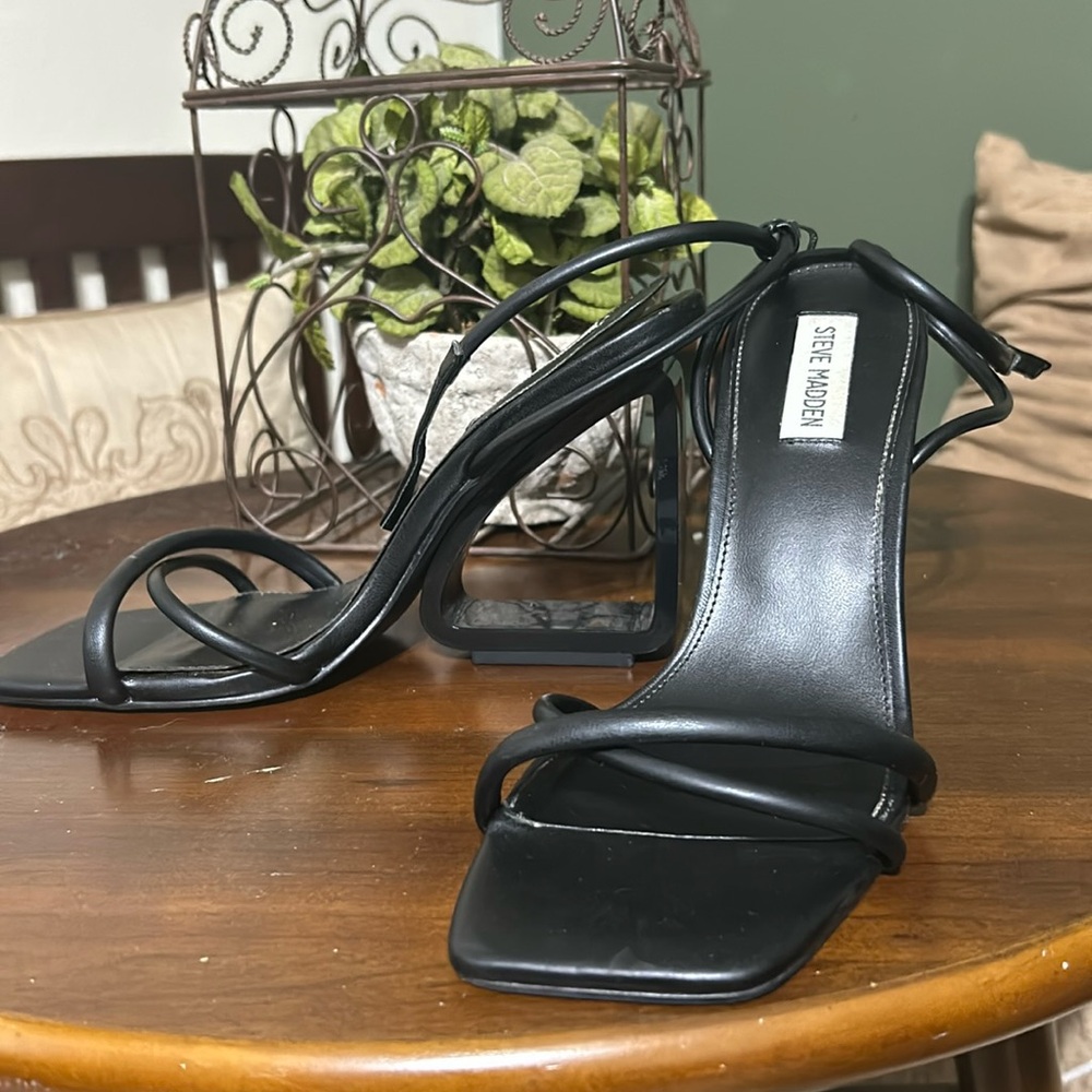Steve Madden women’s block strap wedge heel size 10M